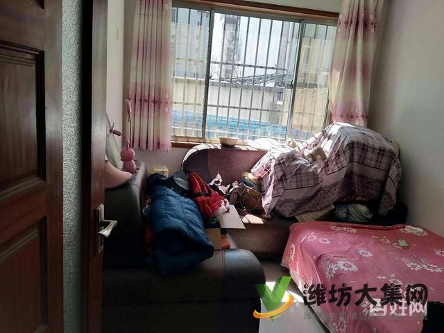 奎文區(qū)泰華北 萬達(dá)近福壽街一樓帶院89平3室 精裝