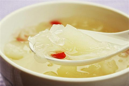 銀耳枸杞瘦肉湯