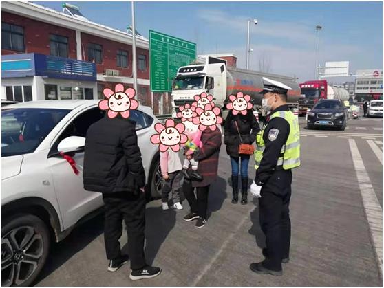 濰坊交警集中嚴(yán)查！超員載客駛不得！