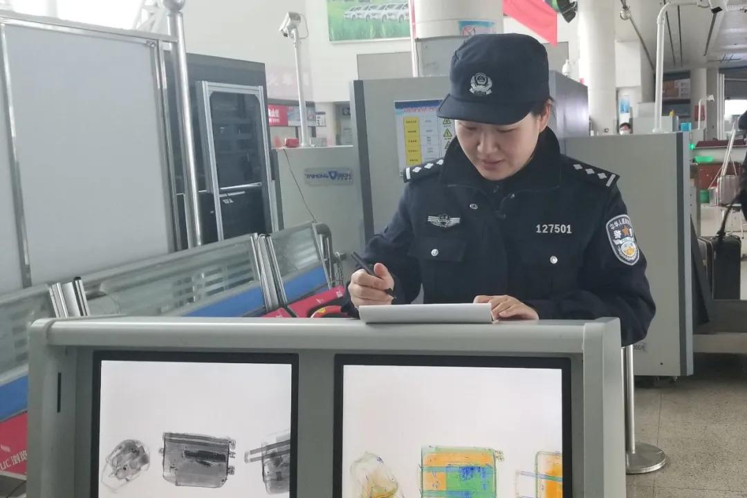 濰坊公安:巾幗建新功┃堅守一線 守護平安