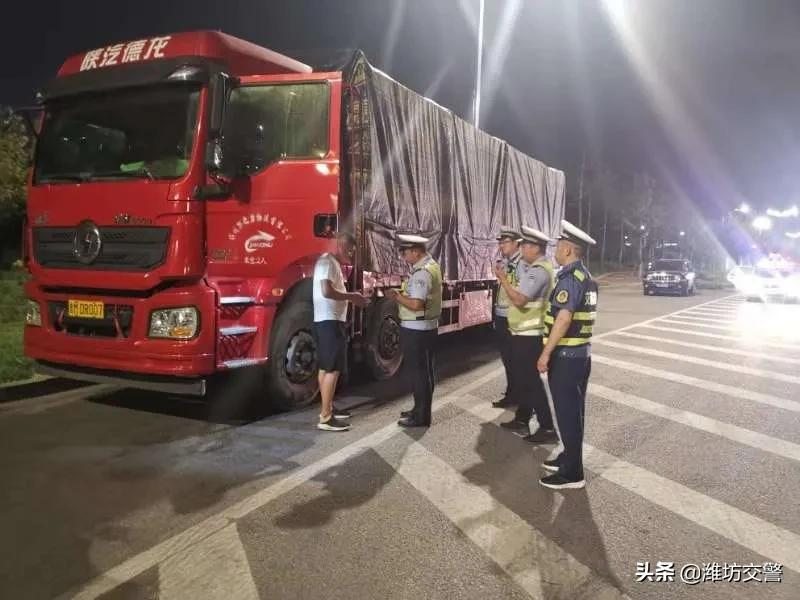 濰坊公安交警開展交通揚塵污染綜合治理行動!